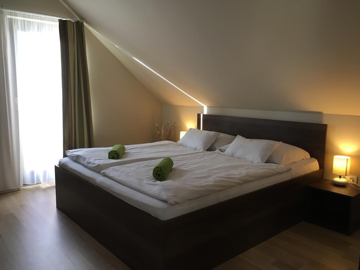 Dunazug Apartmanház Domos Exterior foto