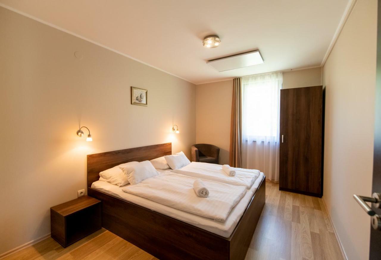 Dunazug Apartmanház Domos Exterior foto