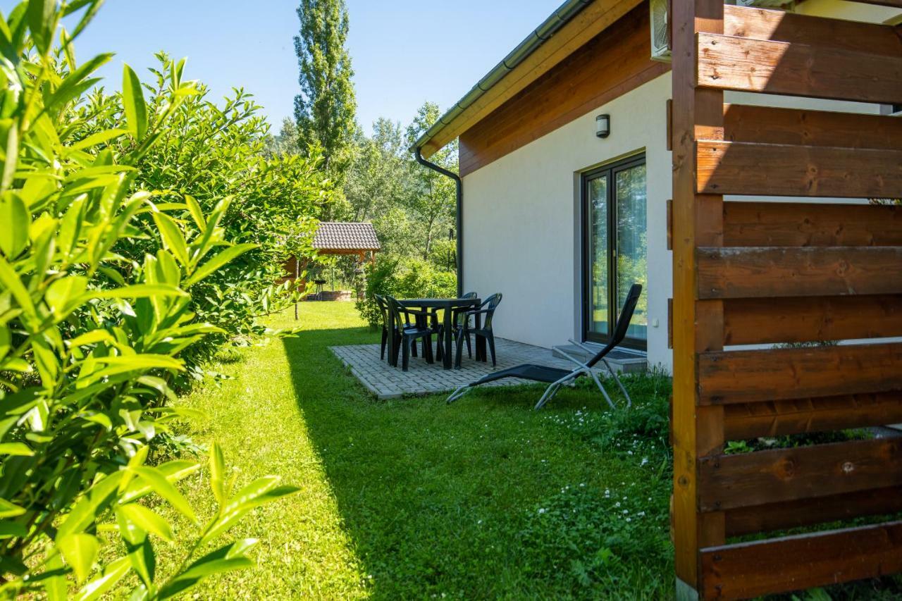 Dunazug Apartmanház Domos Exterior foto