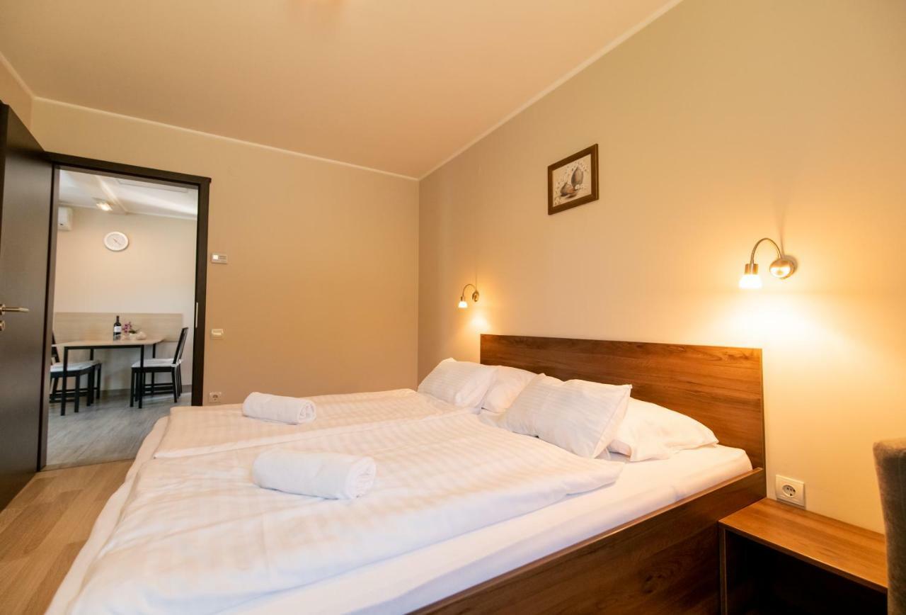 Dunazug Apartmanház Domos Exterior foto
