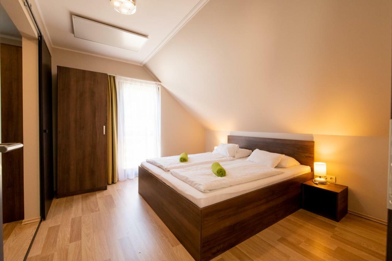 Dunazug Apartmanház Domos Exterior foto