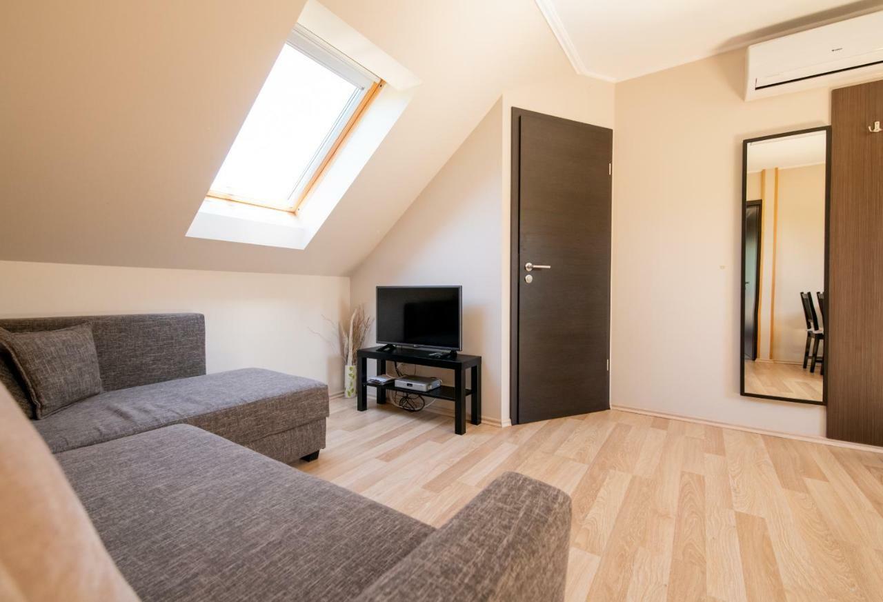 Dunazug Apartmanház Domos Exterior foto