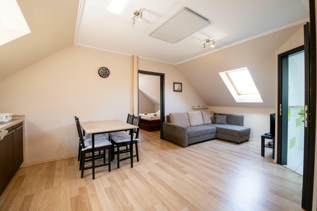 Dunazug Apartmanház Domos Exterior foto