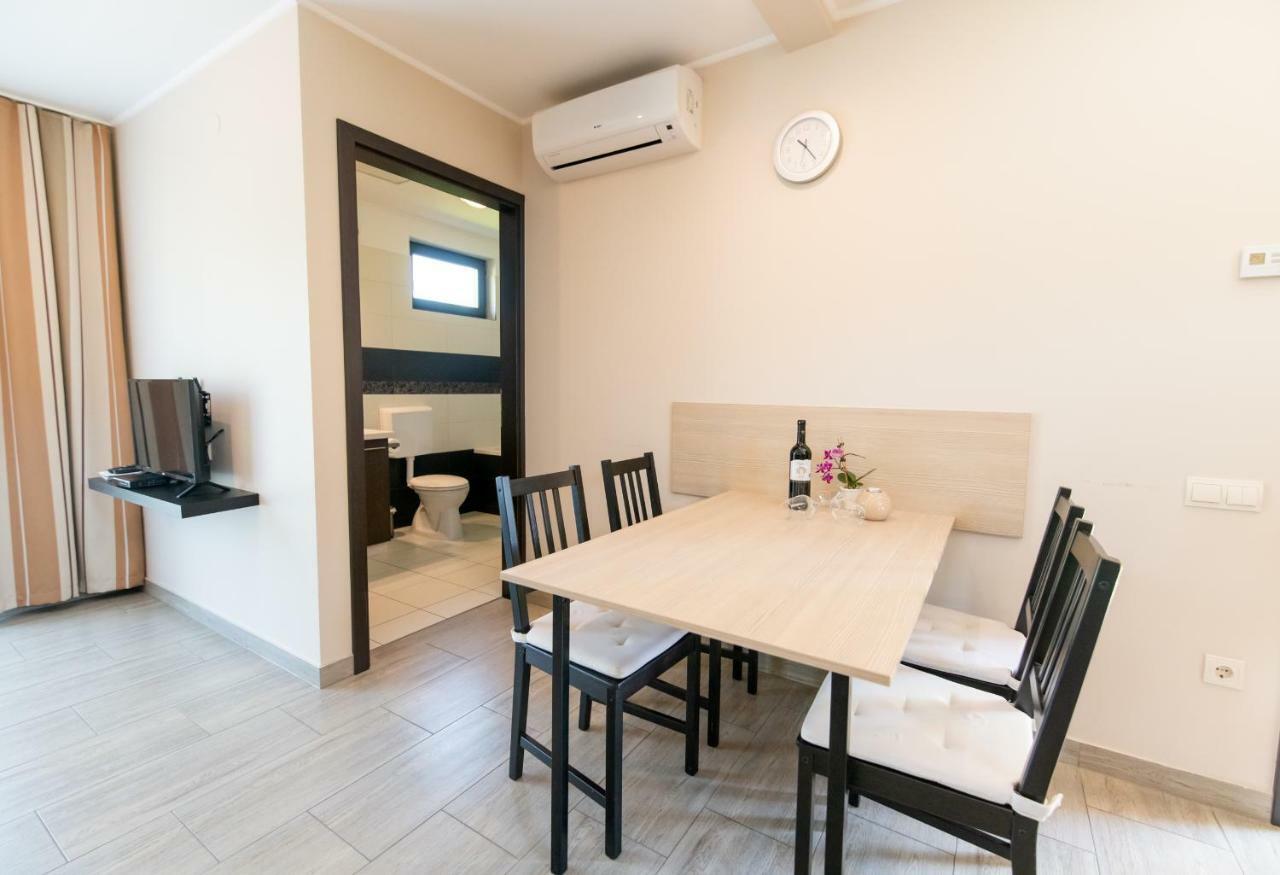 Dunazug Apartmanház Domos Exterior foto