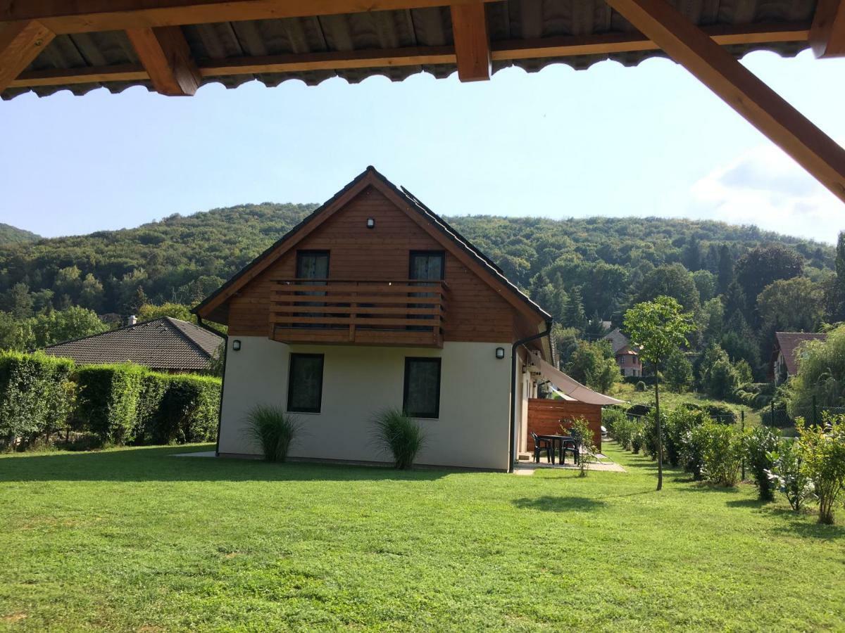 Dunazug Apartmanház Domos Exterior foto