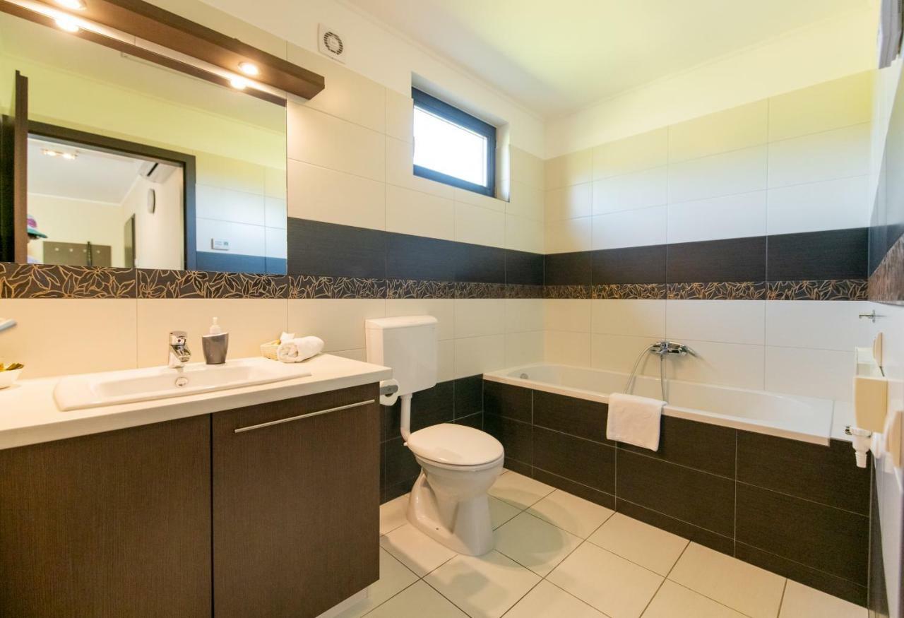Dunazug Apartmanház Domos Exterior foto